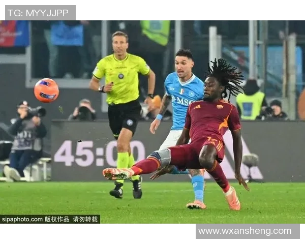 足球场上不吐口水的球星：他们的尊重与风度成就了场上的传奇